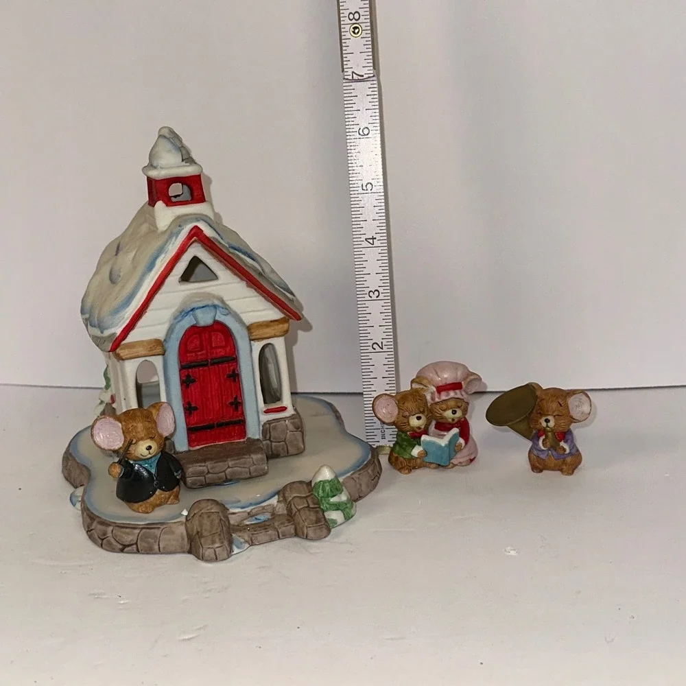 Mouse Carolers‎ Set Hand Painted Bisque Porcelain Christmas Village Church